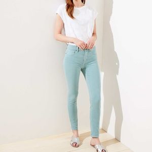 LOFT MODERN SKINNY CROP IN “AQUIFER” SIZE 32/14